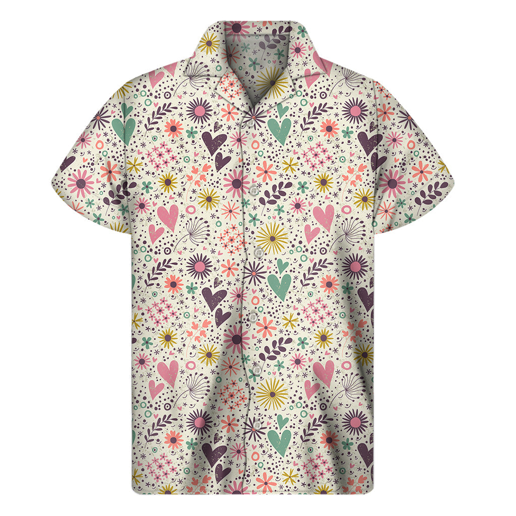 Tropical Vibes: Men's Hawaiian Short Sleeve Shirt with Girly Heart and Flower Pattern - 1