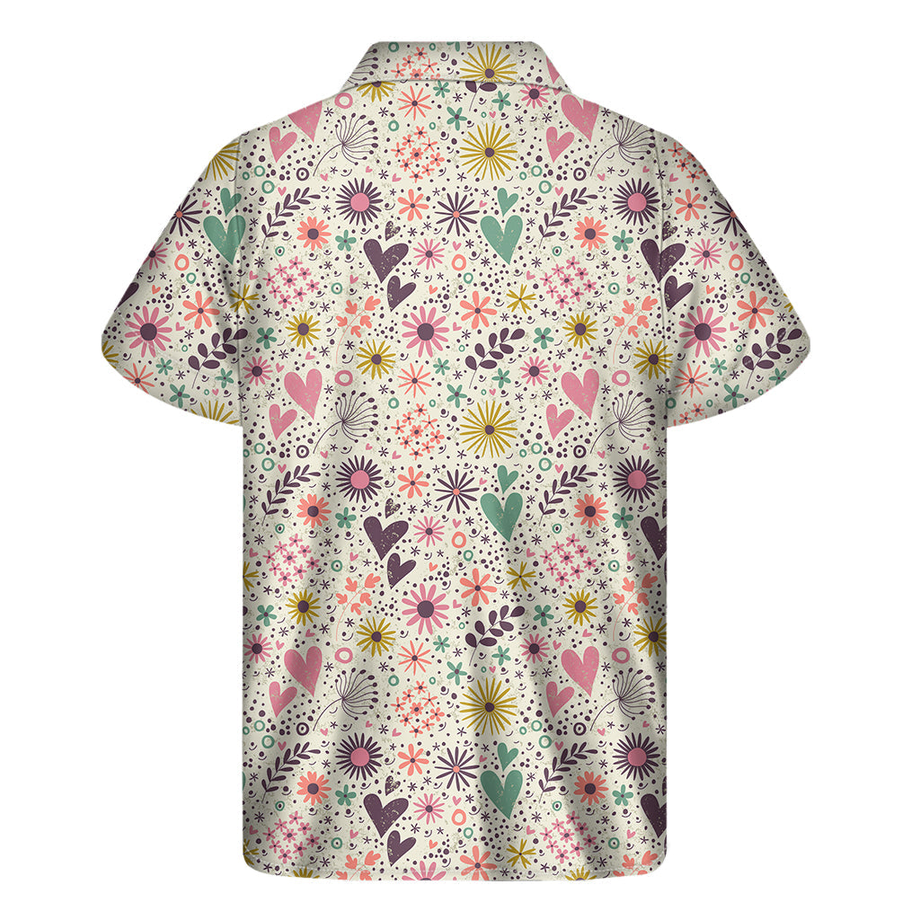 Tropical Vibes: Men's Hawaiian Short Sleeve Shirt with Girly Heart and Flower Pattern - 2
